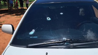 Policial paraguaio &eacute; baleado nas costas ao abrir garagem de casa