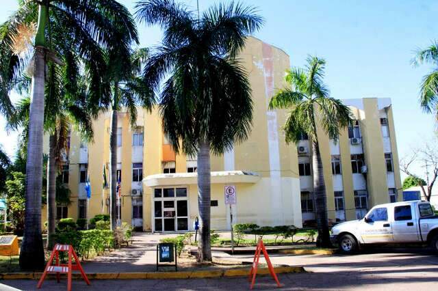 Prefeitura de Corumb&aacute; antecipa sal&aacute;rio de dezembro e zera rescis&otilde;es contratuais