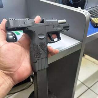 V&iacute;deo mostra jovem atirando para o alto no Natal; suspeito &eacute; preso