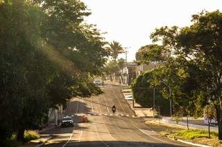 MS enfrenta s&aacute;bado de calor extremo e alerta de tempestades