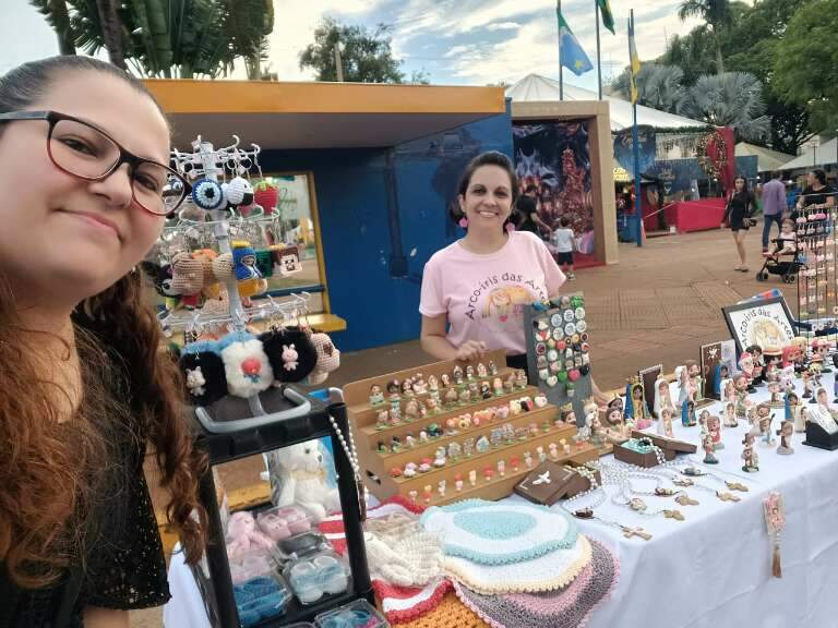 Há 20 anos, irmãs criam arte em biscuit que foi parar até na Europa