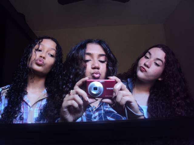 C&acirc;meras digitais dos anos 2000 voltaram &agrave; vida dos adolescentes 