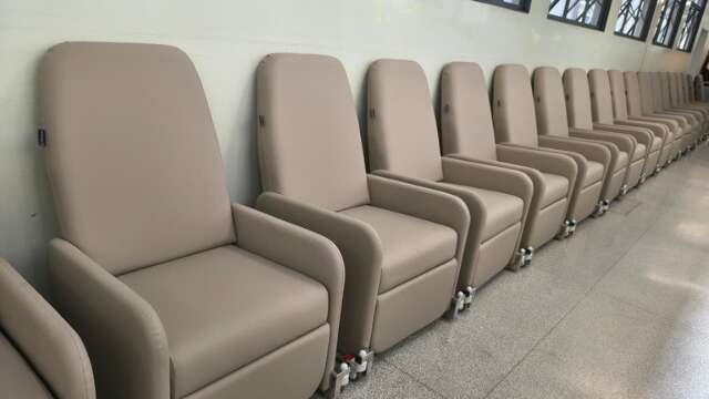 HU troca poltronas e melhora rotina de pacientes e acompanhantes