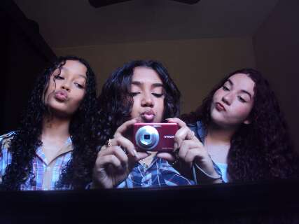 C&acirc;meras digitais dos anos 2000 voltaram &agrave; vida dos adolescentes 