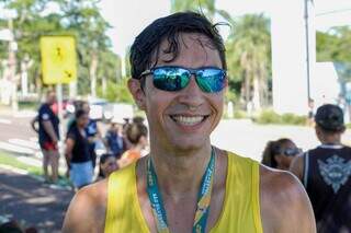 Sob forte calor, corrida em Campo Grande re&uacute;ne fam&iacute;lias e incentiva o esporte