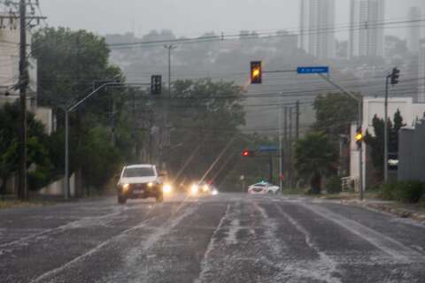 Chuva derruba calor e faz temperatura cair 11,7 &deg;C em 5 horas na Capital