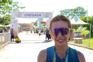 Sob forte calor, corrida em Campo Grande re&uacute;ne fam&iacute;lias e incentiva o esporte