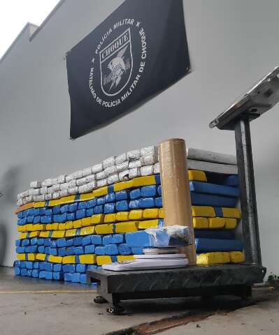 Suspeito foge e abandona 188 kg de maconha em resid&ecirc;ncia no Caiob&aacute;