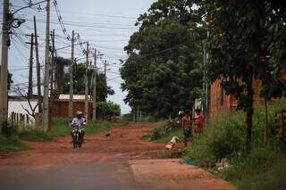 Assassinato em área dominada por usuários de drogas silencia moradores Assassinato em área dominada por usuários de drogas silencia moradores