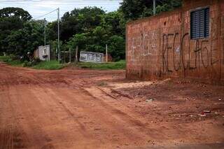 Assassinato em área dominada por usuários de drogas silencia moradores Assassinato em área dominada por usuários de drogas silencia moradores