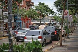 Volta de parquímetro a R$ 5 gera conflito entre patrões e empregados no Centro Volta de parquímetro a R$ 5 gera conflito entre patrões e empregados no Centro