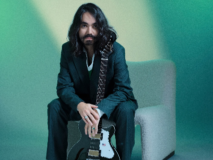 Mateus Asato anuncia primeiro &aacute;lbum solo com apoio de John Mayer