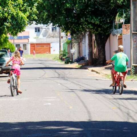 Quando o tr&aacute;fico dita a rotina, fam&iacute;lias criam filhos sob vigil&acirc;ncia di&aacute;ria