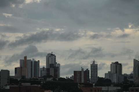 Frente fria no oceano e baixa press&atilde;o aumentam risco de temporais em MS