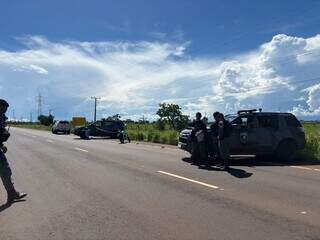 Motociclista morre ao tentar fugir e trocar tiros com a pol&iacute;cia em Campo Grande 