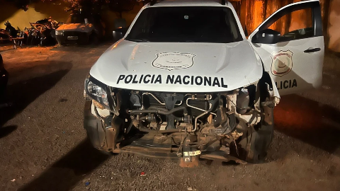 Casal brasileiro &eacute; preso ap&oacute;s colidir com viatura policial na fronteira