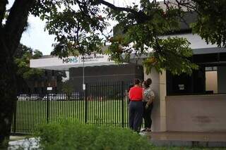 MP despeja imprensa e deixa transpar&ecirc;ncia do lado de fora