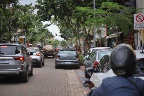 Parqu&iacute;metro a R$ 5 reacende guerra por vagas no Centro de Campo Grande