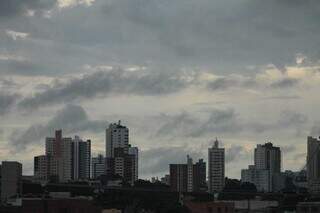 Frente fria no oceano e baixa press&atilde;o aumentam risco de temporais em MS