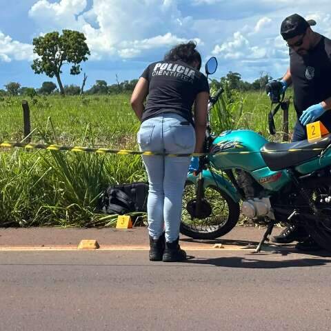 Motociclista morre ao tentar fugir e trocar tiros com a pol&iacute;cia em Campo Grande 