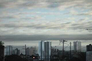 Calor, umidade e risco de temporais marcam o pen&uacute;ltimo dia do ano em MS