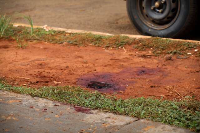 &ldquo;Seu marido t&aacute; morto aqui&rdquo;, disse testemunha para esposa de executado em carro