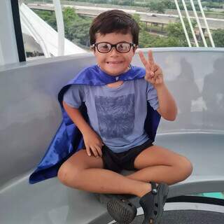 M&atilde;e diz que menino se pendurou em aparador antes de queda fatal em Bonito