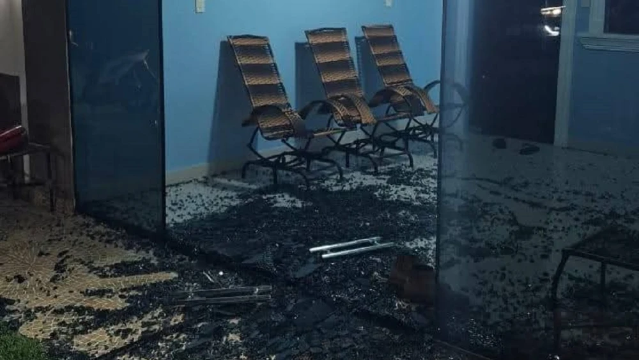 Pol&iacute;cia investiga ataque a tiros contra casa de comerciante na fronteira