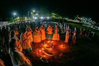 Corumb&aacute; celebra fim de ano com louvores a Iemanj&aacute; na beira do Rio Paraguai
