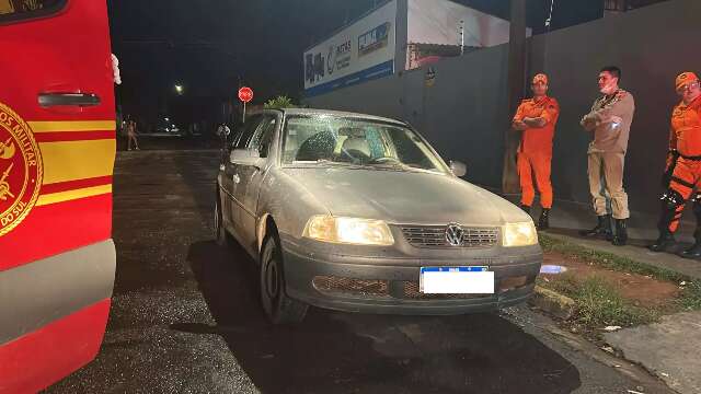 Auxiliar de servi&ccedil;os foi executado com tiro no rosto em carro emprestado