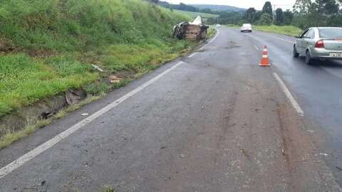 Jovem de MS morre atropelada ap&oacute;s sair de carro capotado e pedir ajuda na BR-376