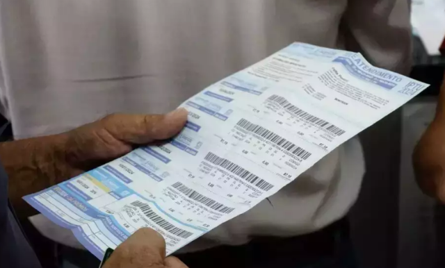 C&acirc;mara suspende f&eacute;rias para reclamar do IPTU