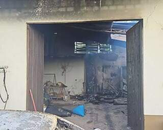 Ap&oacute;s companheiro ser autuado por estupro de neta, av&oacute; ateia fogo na resid&ecirc;ncia