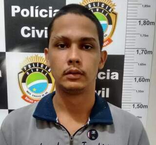 Morto pela PM participou de assalto a farm&aacute;cia e manteve mulher ref&eacute;m em roubo