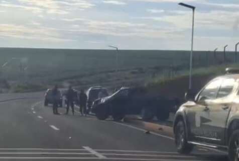 Motorista morre ap&oacute;s capotar caminhonete em rodovia na fronteira