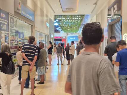 &Uacute;ltimo dia de apostas forma filas nas lot&eacute;ricas antes mesmo da abertura