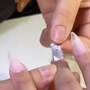 NFC: Manicure fez unha com "c&oacute;digo secreto" que mostram redes sociais