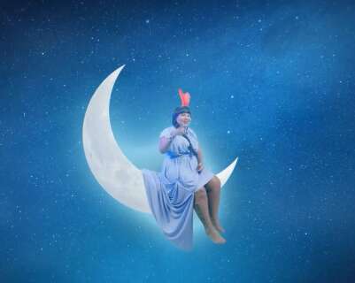 Em novo projeto, rapper ind&iacute;gena MC Anarand&agrave; vai "&agrave; lua"