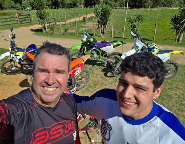 Governador encerra o ano em trilha sobre duas rodas