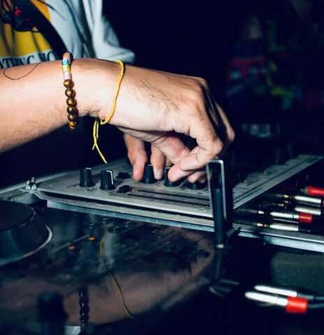 Separa o cal&ccedil;ado que s&aacute;bado tem noite de disco, rock e feiras culturais