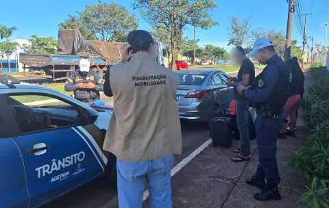 Agetran apreende ve&iacute;culos que faziam transporte clandestino na Rodovi&aacute;ria