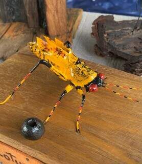 Yta transformou lixo em insetos feitos até com cabo de internet Yta transformou lixo em insetos feitos até com cabo de internet