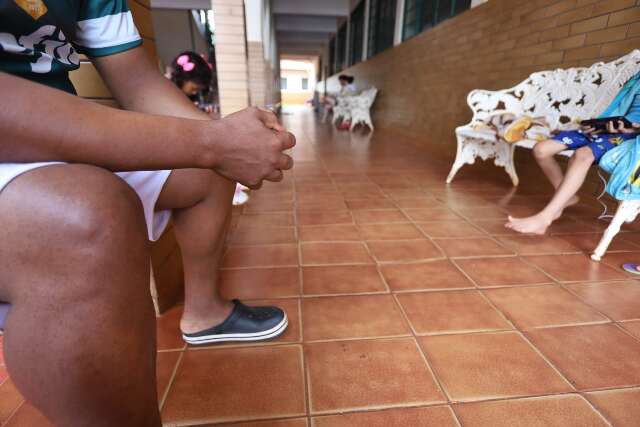 Venezuelano em Campo Grande busca not&iacute;cias da fam&iacute;lia ap&oacute;s ataques em Caracas