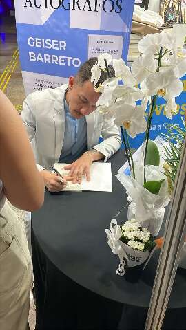 Livro discute acolhimento de pessoas trans na religião a partir do terreiro