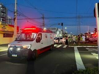 Colis&atilde;o entre ve&iacute;culos bloqueia cruzamento no bairro Tiradentes