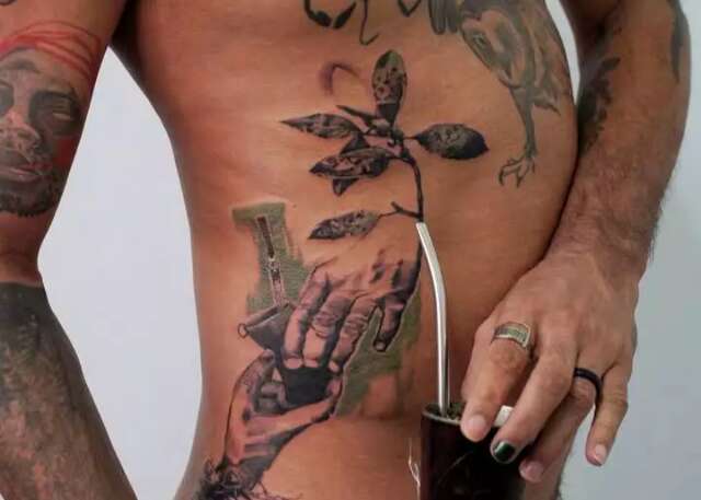 Viciado em terer&eacute;, Cristiano transformou ritual em tatuagem