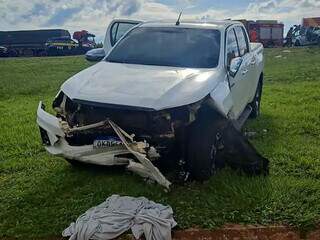 Acidente entre Hilux e Logan deixa tr&ecirc;s feridos e interdita trecho da BR-163