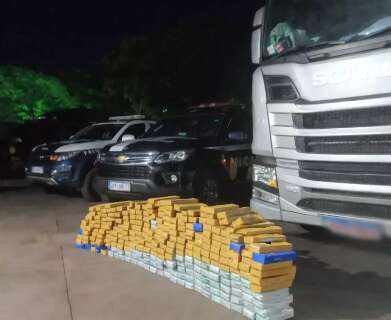 Opera&ccedil;&atilde;o integrada intercepta carreta "recheada" de maconha em Tr&ecirc;s Lagoas