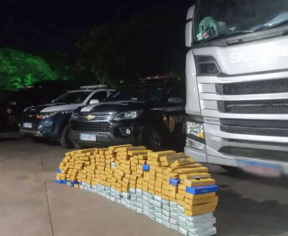 Opera&ccedil;&atilde;o integrada intercepta carreta "recheada" de maconha em Tr&ecirc;s Lagoas