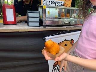 L&iacute;via desistiu de biologia para fazer sucesso com capixinha e capibe 